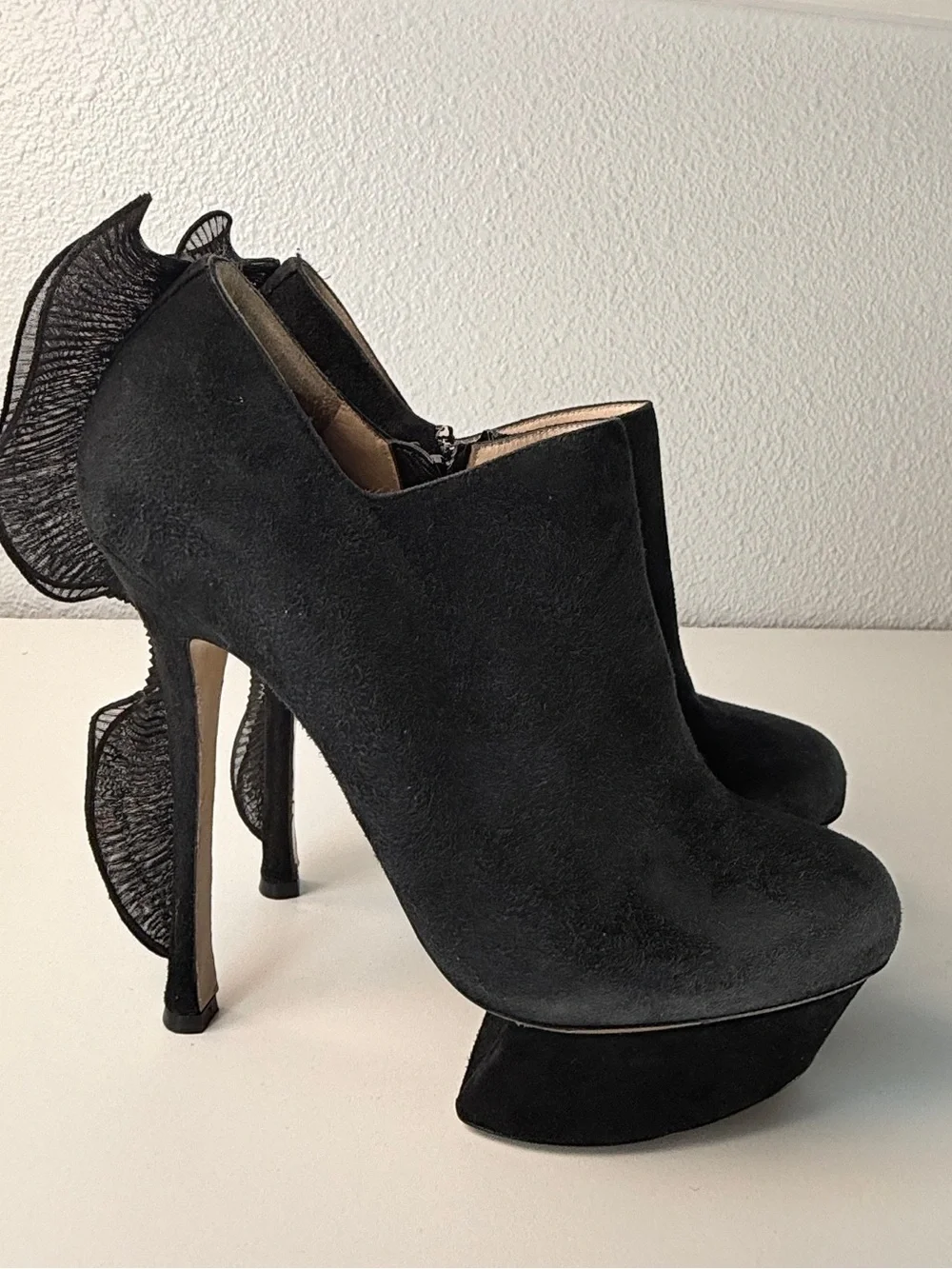 Nicholas Kirkwood Black Suede Ruffle Heel Platform Booties Size 38 With Dustbag